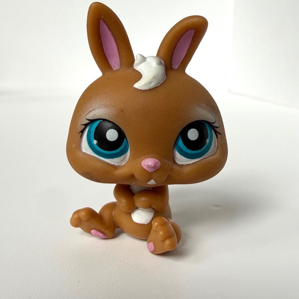 Hasbro Littlest Pet Shop Bunny Rabbit  Small Brown Teal Eye #220 Magnet LPS
